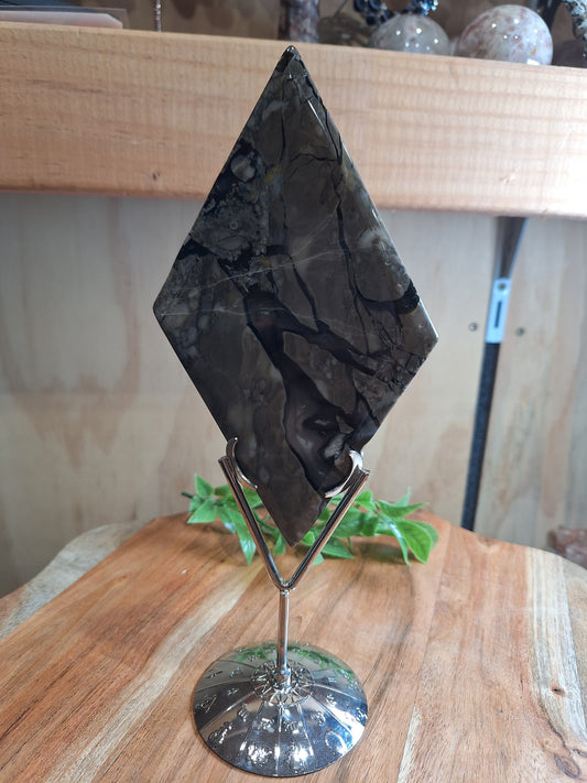 VOLCANO AGATE DIAMONDS