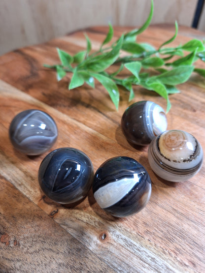 BLACK AGATE SPHERES (MEDIUM)