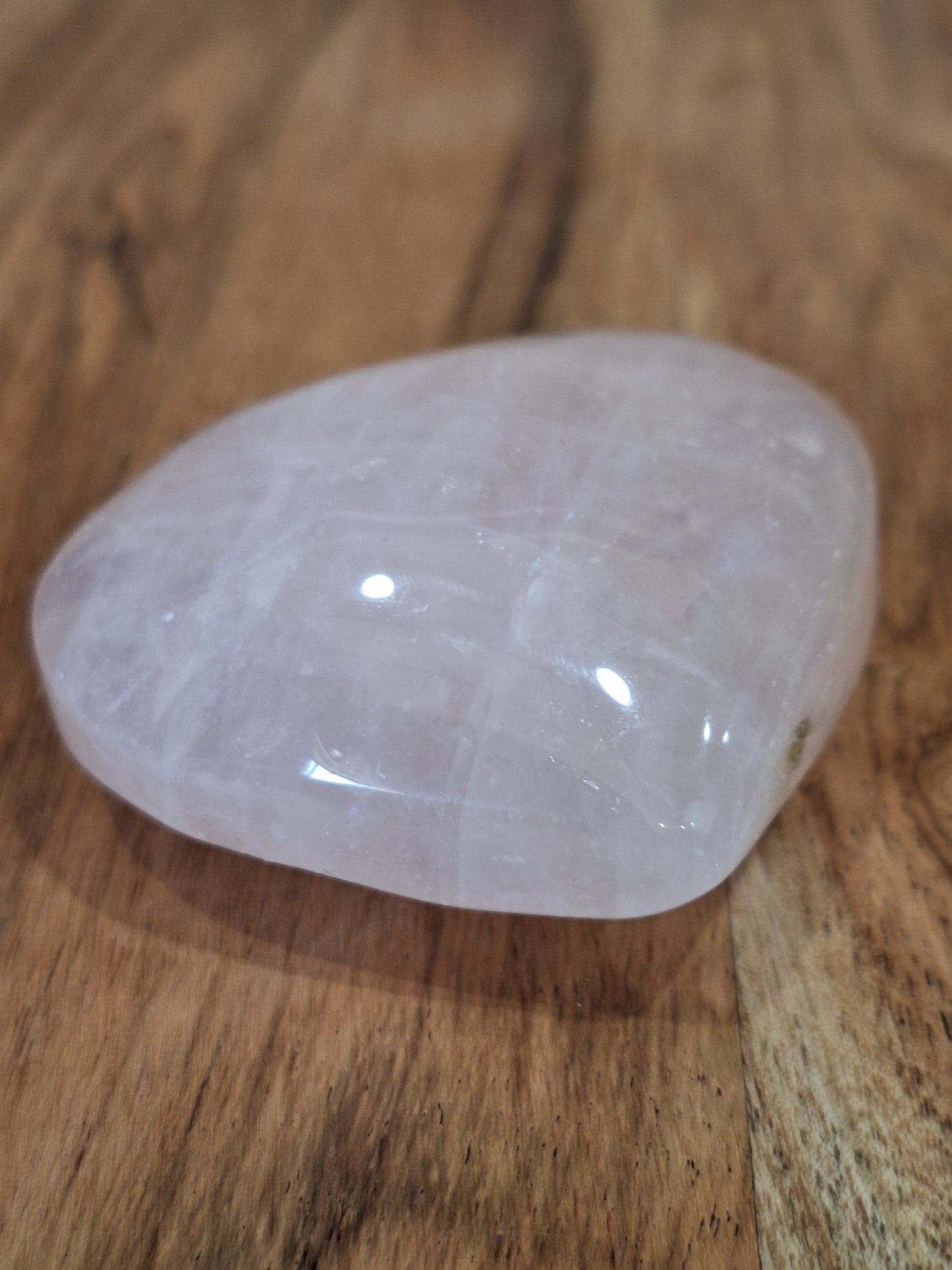 ROSE QUARTZ HEART (STAND NOT INCLUDED)