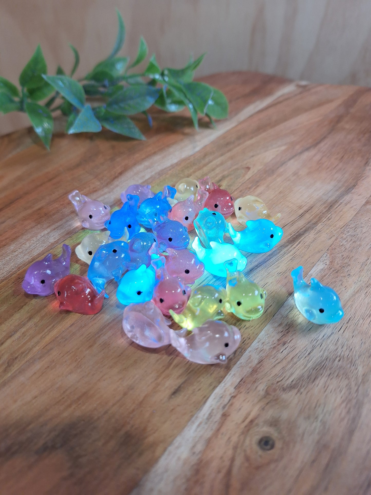 EVERYTHING THAT GLOWS IN THE DARK  (NON CRYSTAL LUMINOUS RESIN)