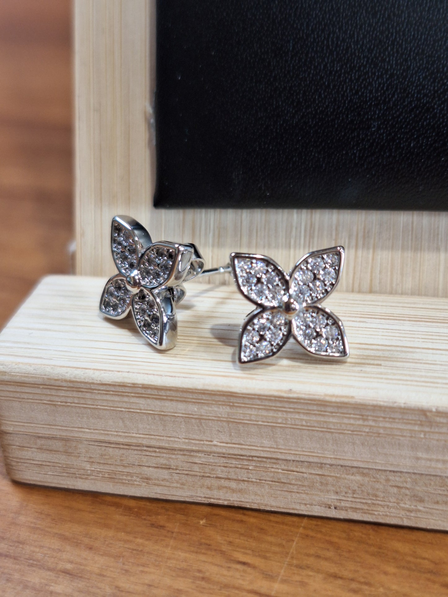 NON CRYSTAL JEWELLERY