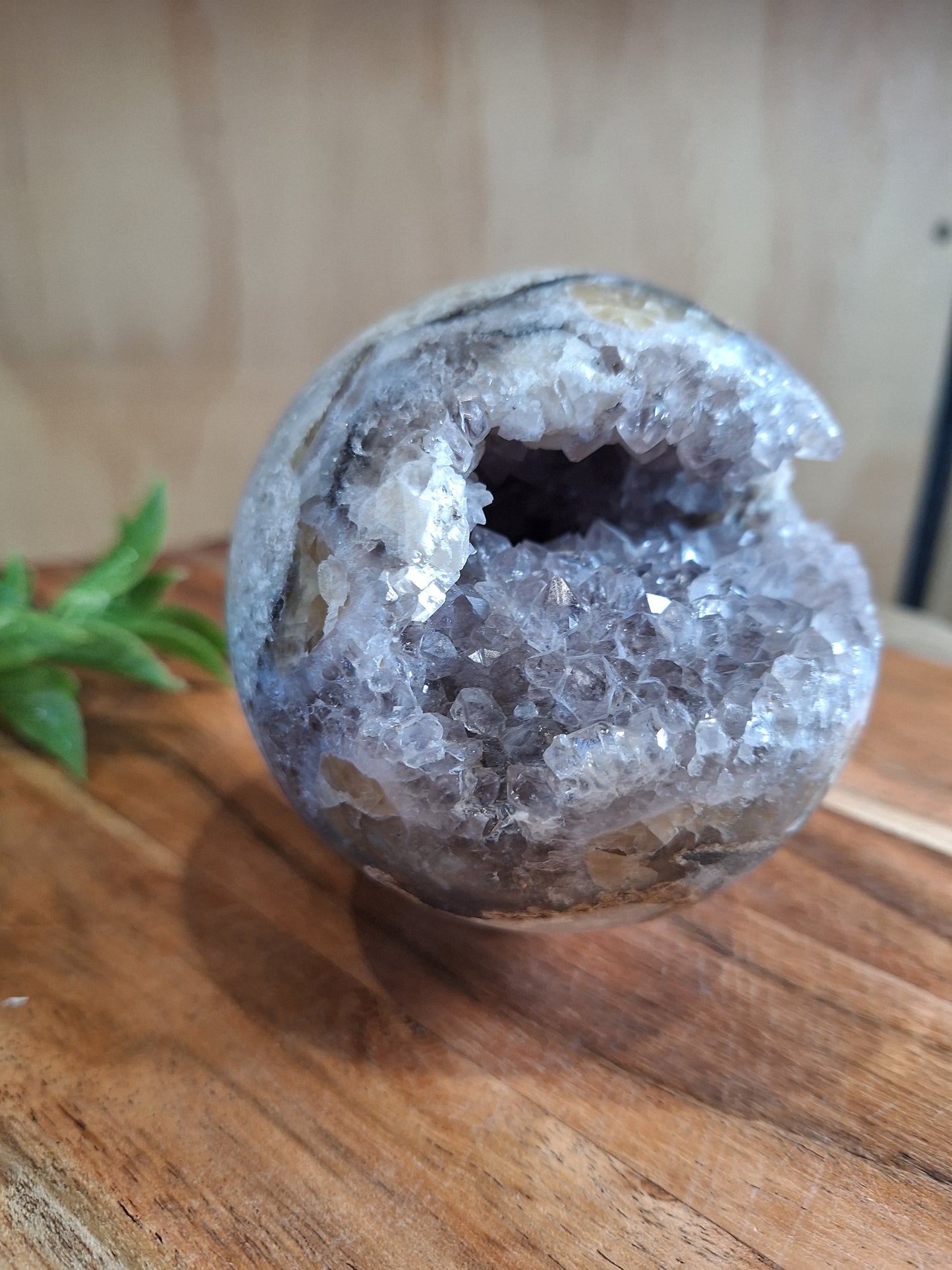 DRUUZY AGATE WITH AMETHYST SPHERE, ALSO UV REACTIVE PIECES 816GRAMS!!!!