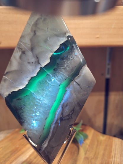 VOLCANO AGATE DIAMONDS