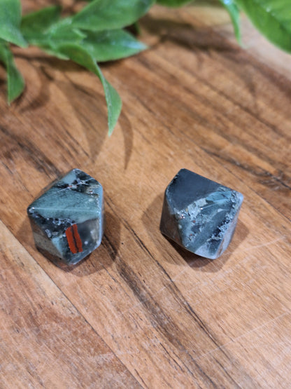 CRYSTAL DICE SHAPE