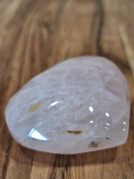 ROSE QUARTZ HEART (STAND NOT INCLUDED)
