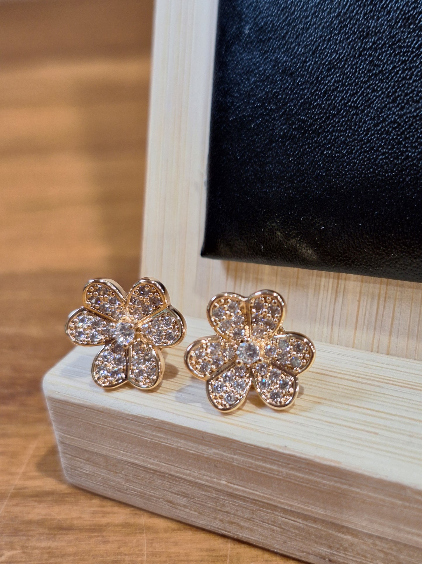 NON CRYSTAL JEWELLERY