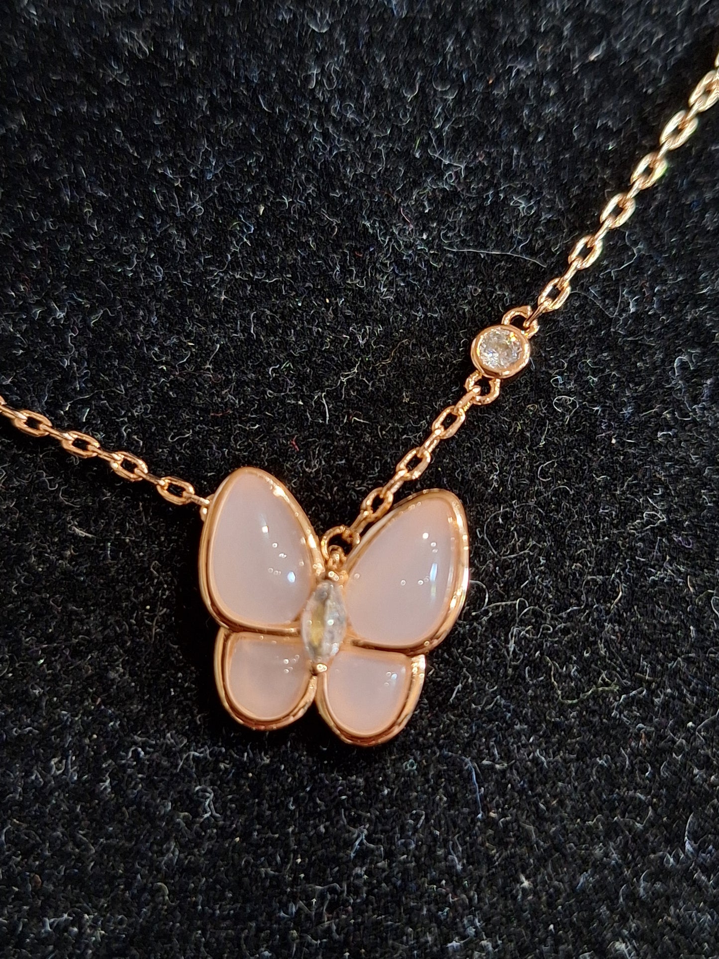 ROSE QUARTZ BUTTERFLY NECKLACE ON ROSE GOLD CHAIN