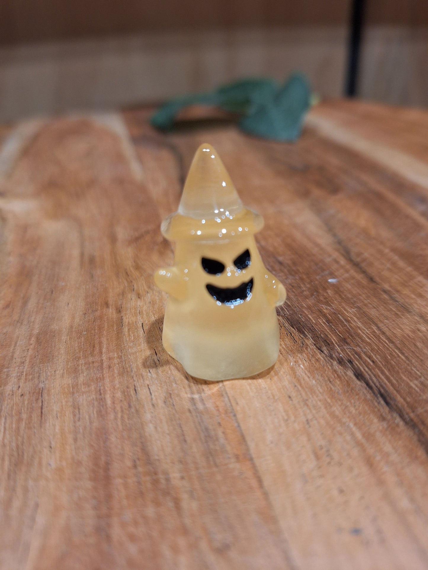 EVERYTHING THAT GLOWS IN THE DARK  (NON CRYSTAL LUMINOUS RESIN)
