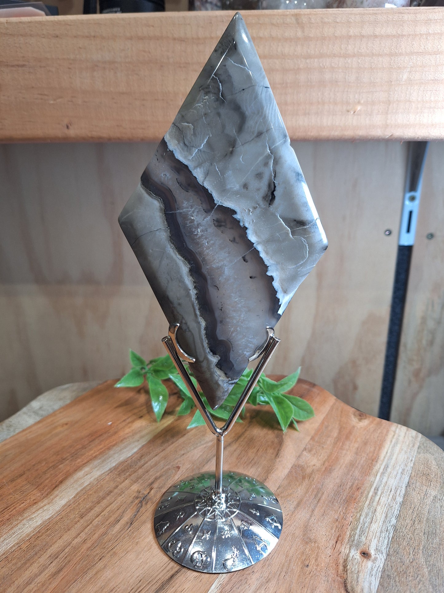 VOLCANO AGATE DIAMONDS
