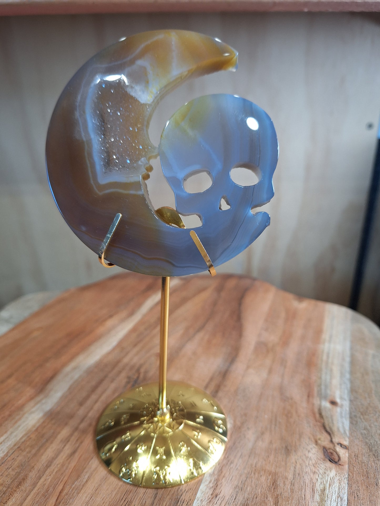 DRUUZY AGATE MOON SKULL ON ASTROLOGICAL GOLD STAND