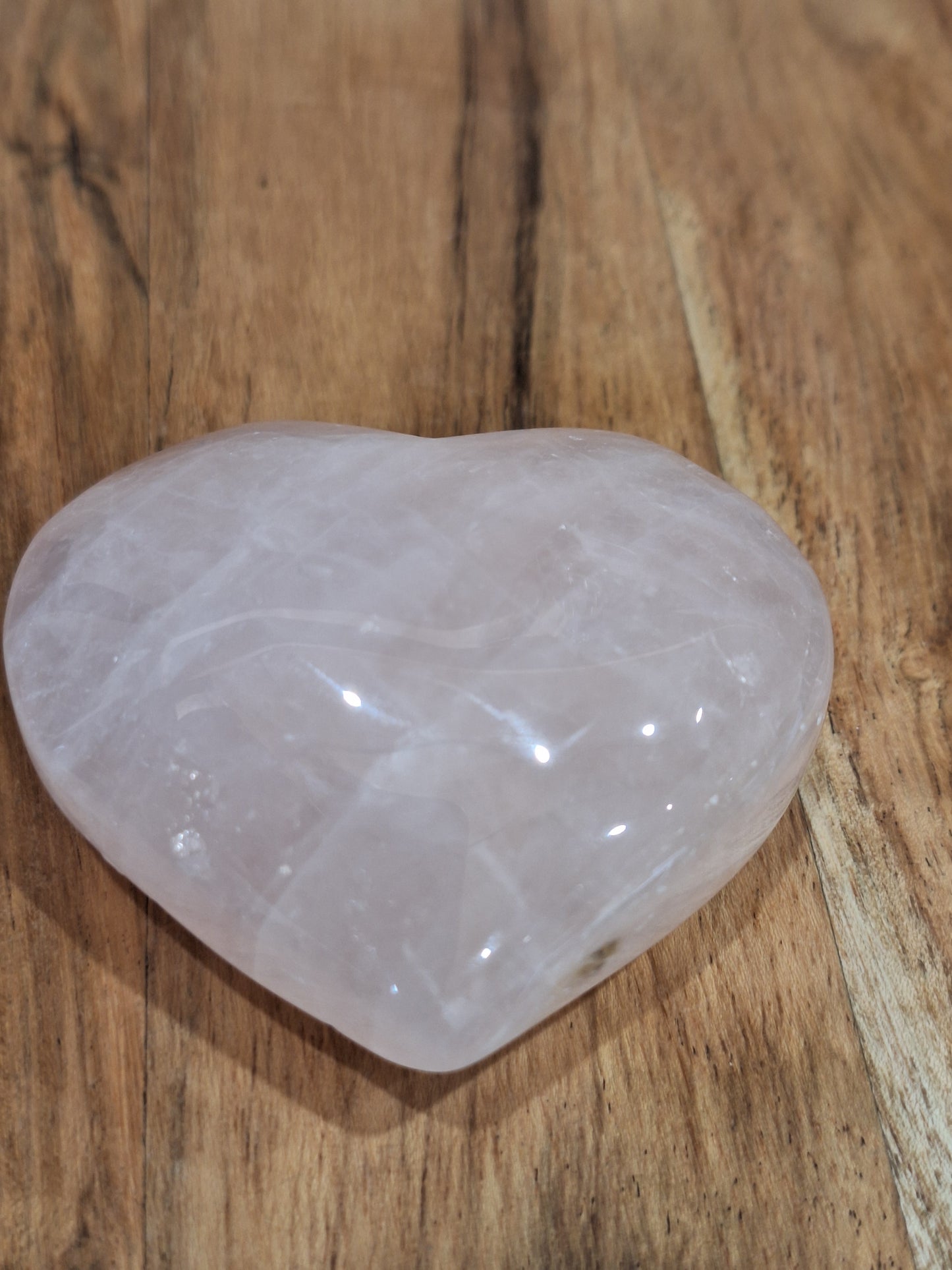 ROSE QUARTZ HEART (STAND NOT INCLUDED)