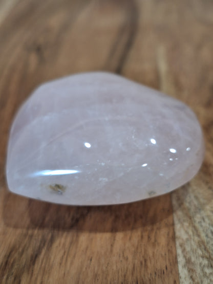 ROSE QUARTZ HEART (STAND NOT INCLUDED)
