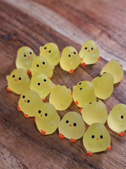 EVERYTHING THAT GLOWS IN THE DARK  (NON CRYSTAL LUMINOUS RESIN)