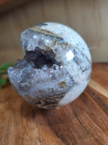 DRUUZY AGATE WITH AMETHYST SPHERE, ALSO UV REACTIVE PIECES 816GRAMS!!!!
