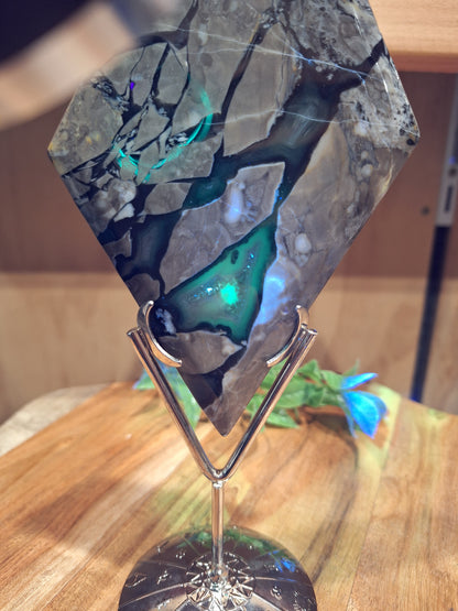 VOLCANO AGATE DIAMONDS