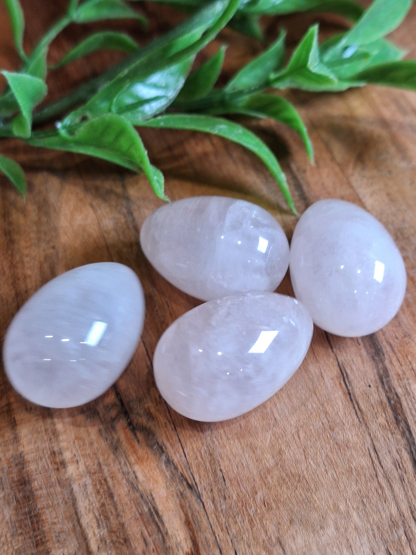 CRYSTAL EGGS (SMALL/MEDIUM)