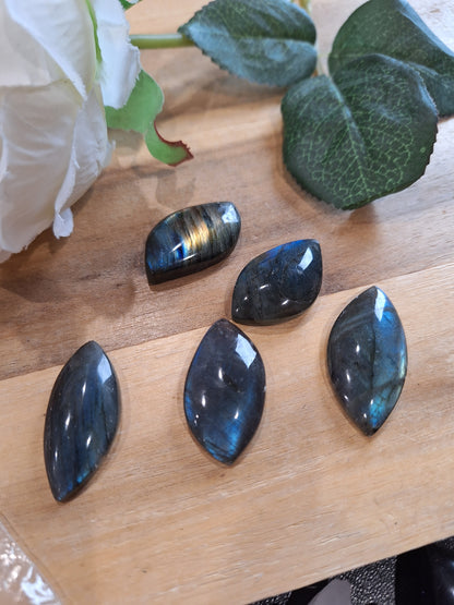 LABRADORITE LEAF  (SO FLASHY)