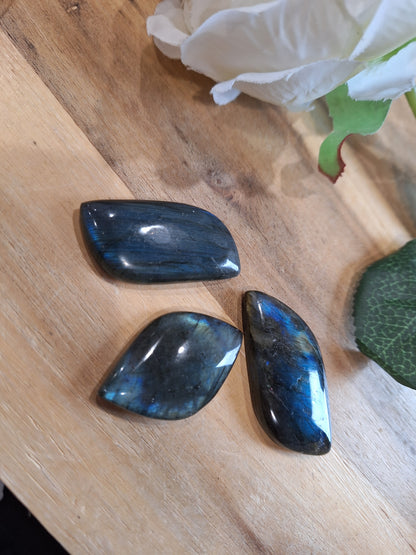 LABRADORITE LEAF  (SO FLASHY)
