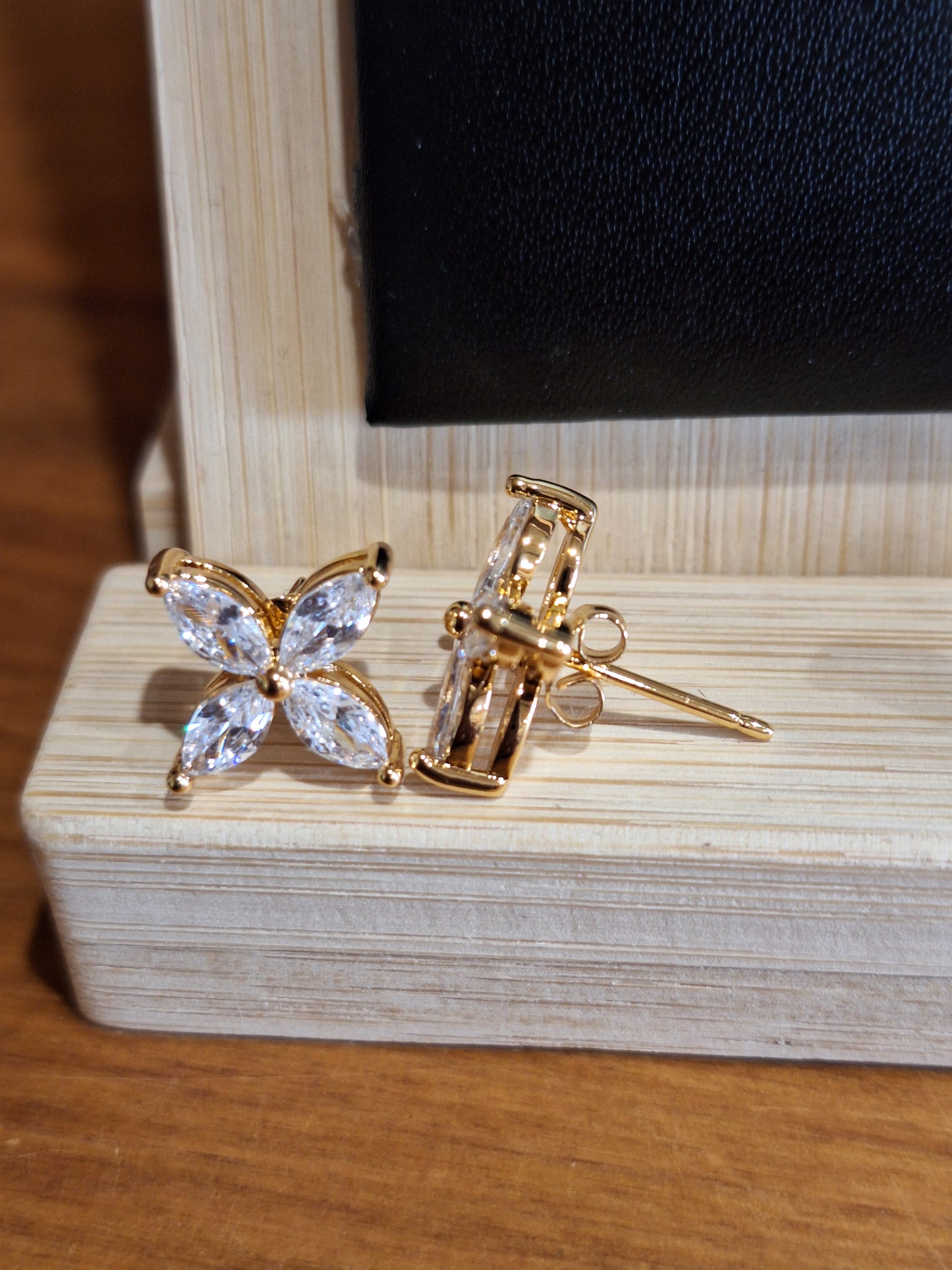 NON CRYSTAL JEWELLERY