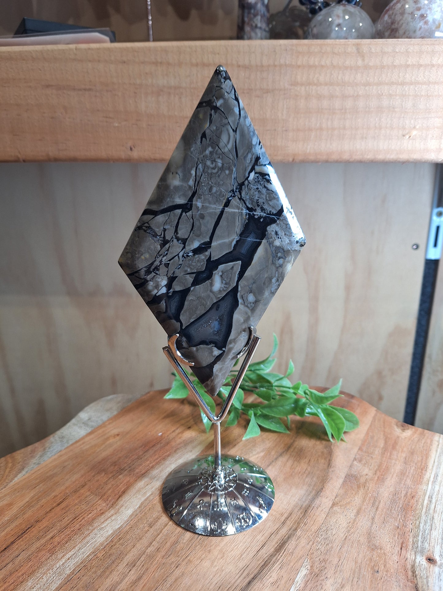 VOLCANO AGATE DIAMONDS