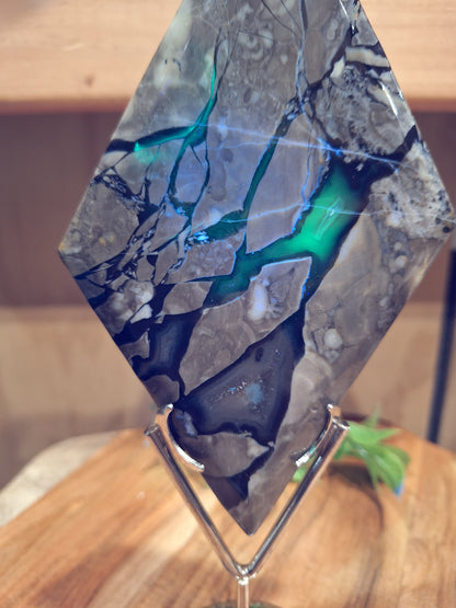 VOLCANO AGATE DIAMONDS