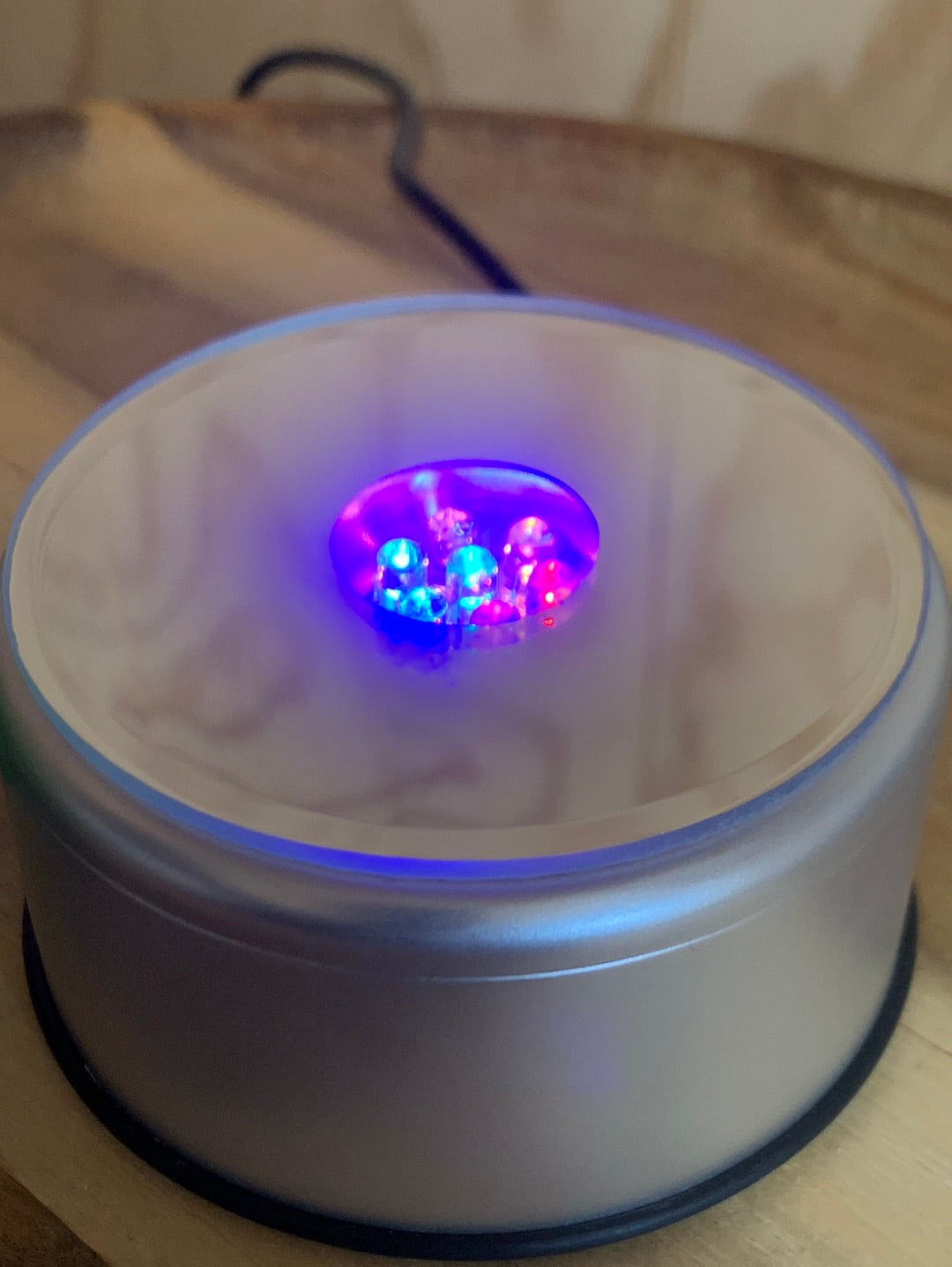MIRRORED ROTATING LED LIGHT