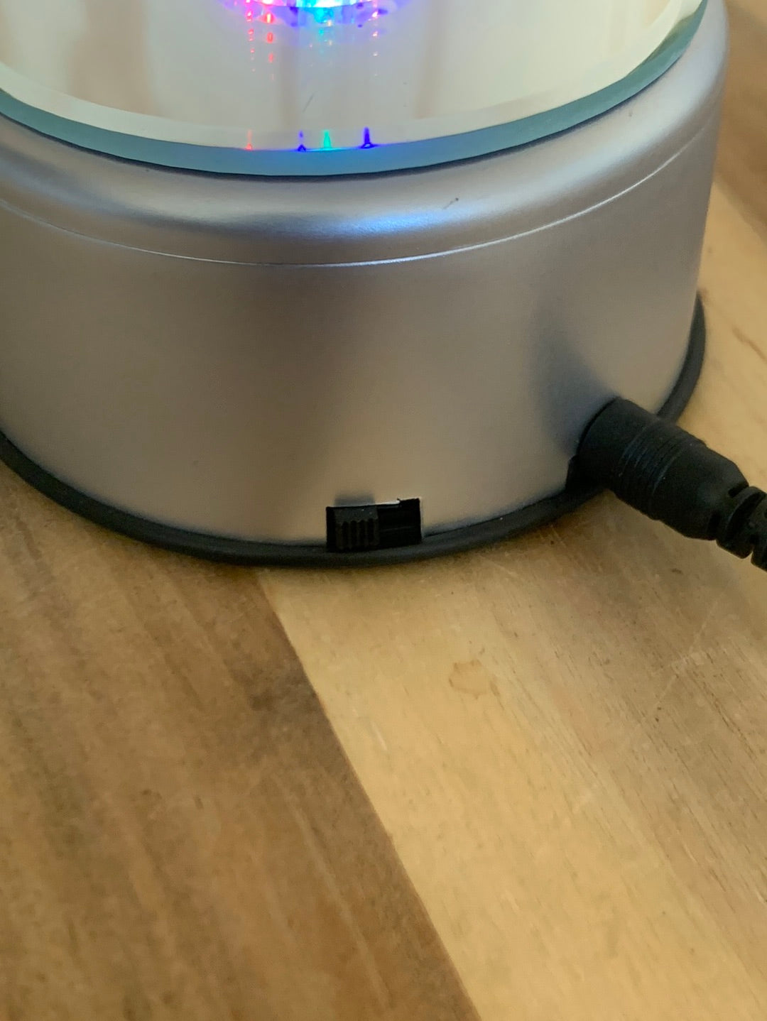 MIRRORED ROTATING LED LIGHT
